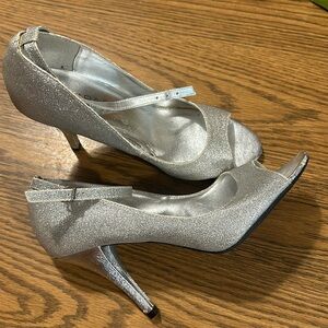 Rampage Roamona heels (sz 9) with peep toe and ankle strap
